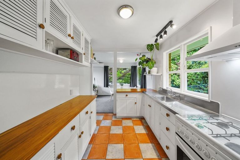 Photo of property in 93 Dowse Drive, Maungaraki, Lower Hutt, 5010