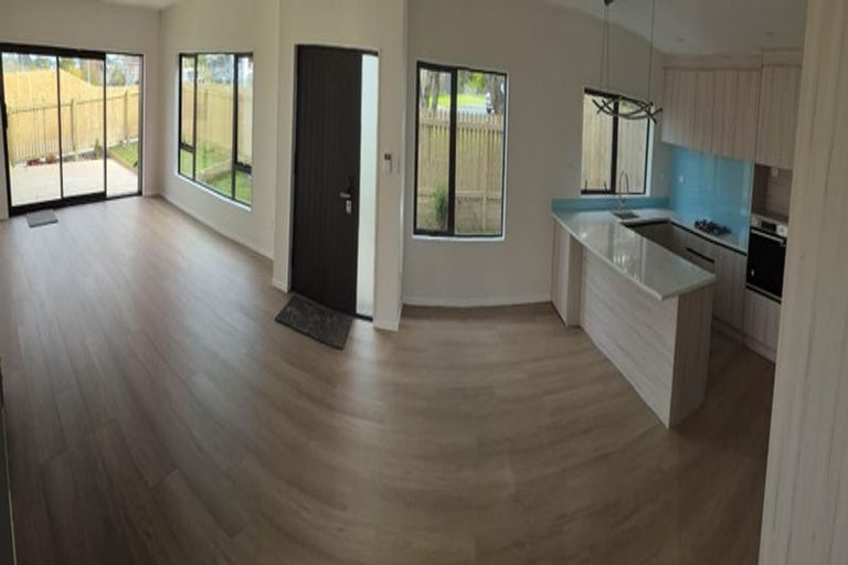 Photo of property in 29a West Harbour Drive, West Harbour, Auckland, 0618