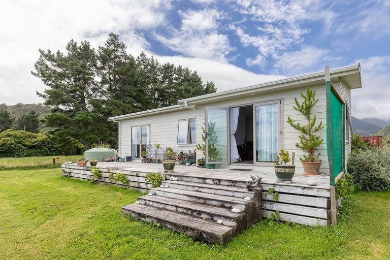 Photo of property in 5 Prospector Place, Barrytown, Runanga, 7873