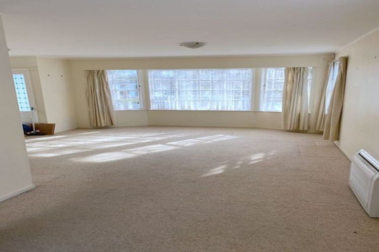 Photo of property in 49 Chilcott Road, Henderson, Auckland, 0612