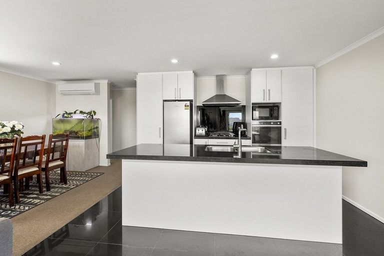 Photo of property in 24 Ships Cove, Whitby, Porirua, 5024