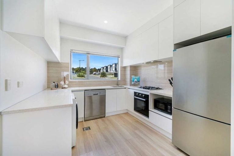 Photo of property in 11a Crestview Rise, Papakura, 2110