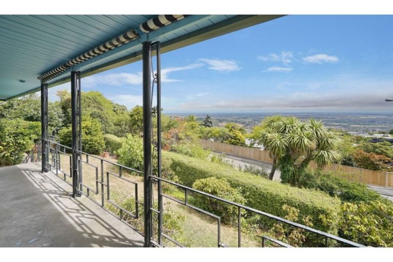 Photo of property in 193 Dyers Pass Road, Cashmere, Christchurch, 8022