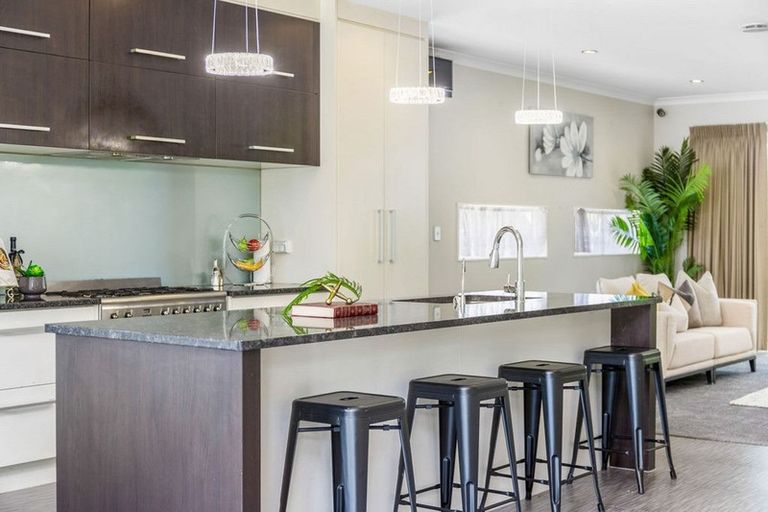 Photo of property in 8 Andy Crescent, Flat Bush, Auckland, 2016