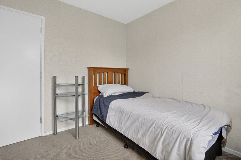 Photo of property in 12 Garmons Way, Castor Bay, Auckland, 0620