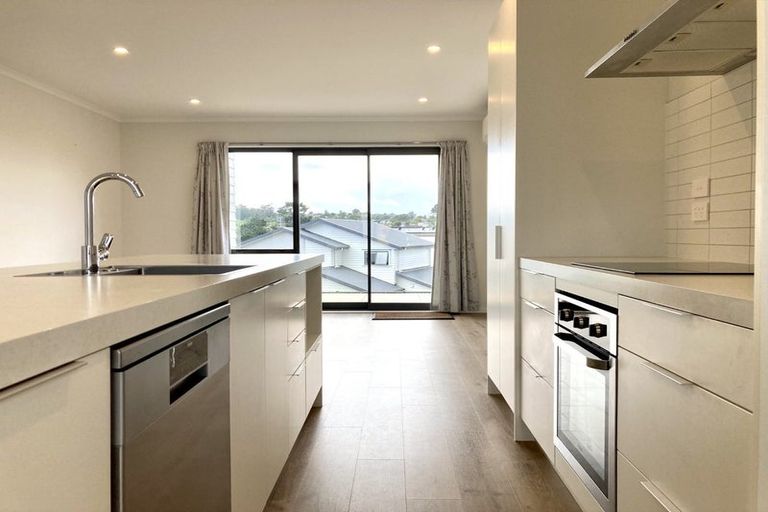 Photo of property in 66 Manutewhau Road, Massey, Auckland, 0614