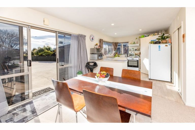 Photo of property in 2/479 Main South Road, Hornby, Christchurch, 8042