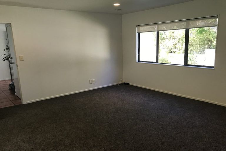 Photo of property in 2 Horizon Way, West Harbour, Auckland, 0618