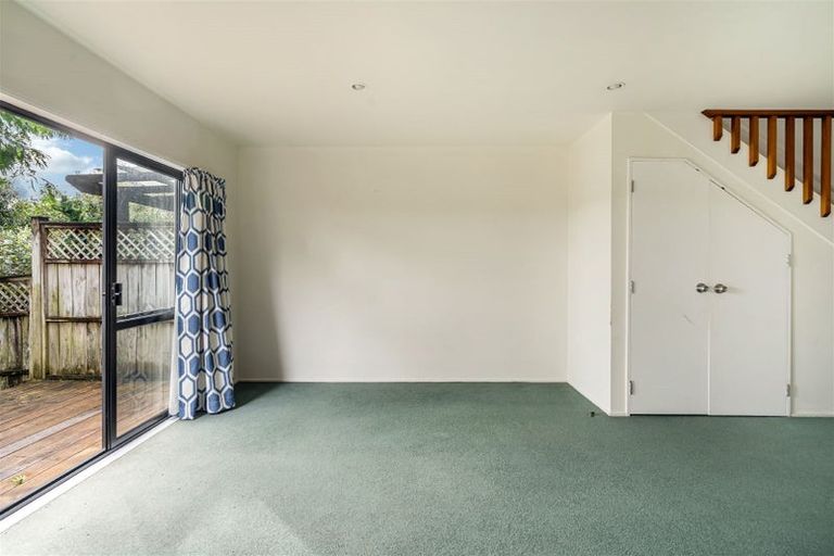 Photo of property in 11/44 Fields Parade, Oteha, Auckland, 0632