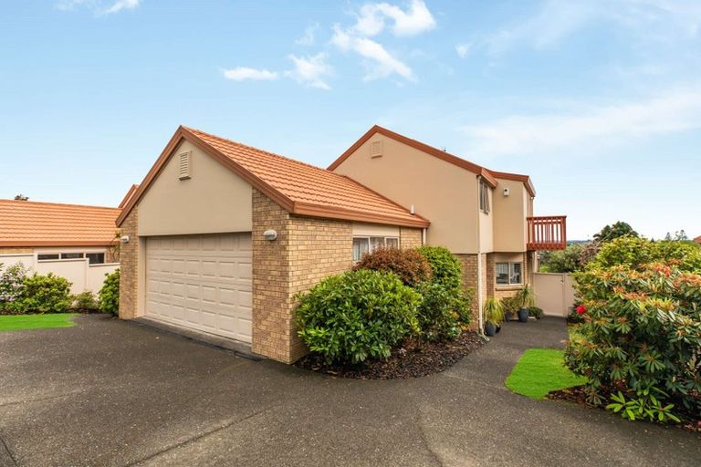 Photo of property in 120 Awaroa Road, Sunnyvale, Auckland, 0612