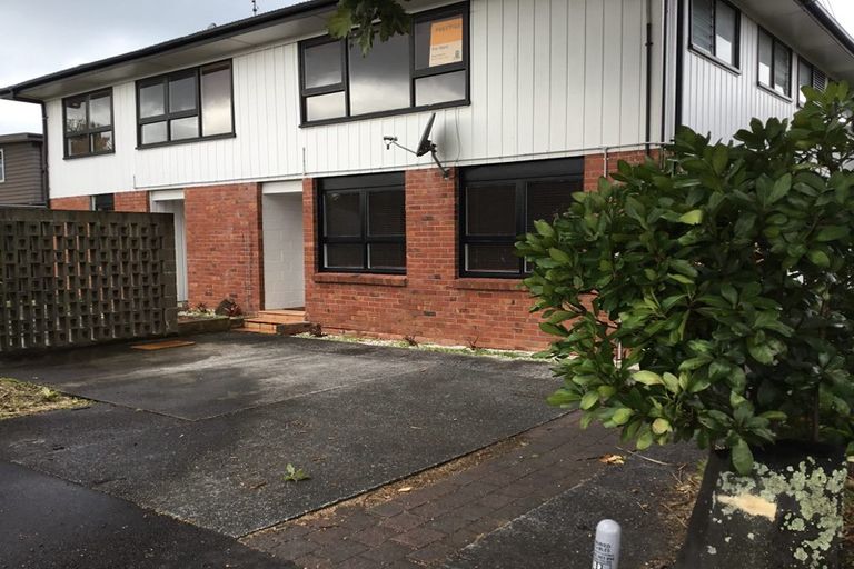 Photo of property in 2/233 Hurstmere Road, Takapuna, Auckland, 0622