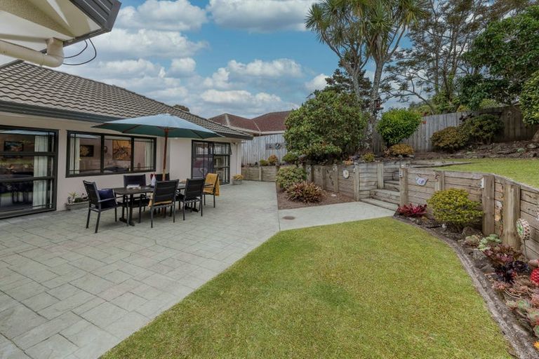 Photo of property in 15 Hogarth Rise, West Harbour, Auckland, 0618