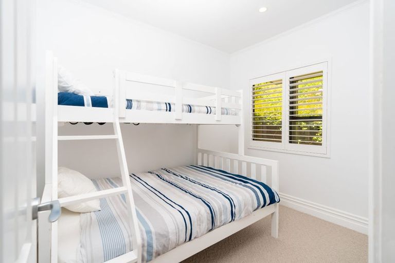 Photo of property in 5 Lavinia Grove, Waikanae Beach, Waikanae, 5036