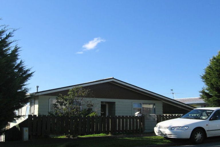 Photo of property in 20 Greenwich Grove, Stokes Valley, Lower Hutt, 5019
