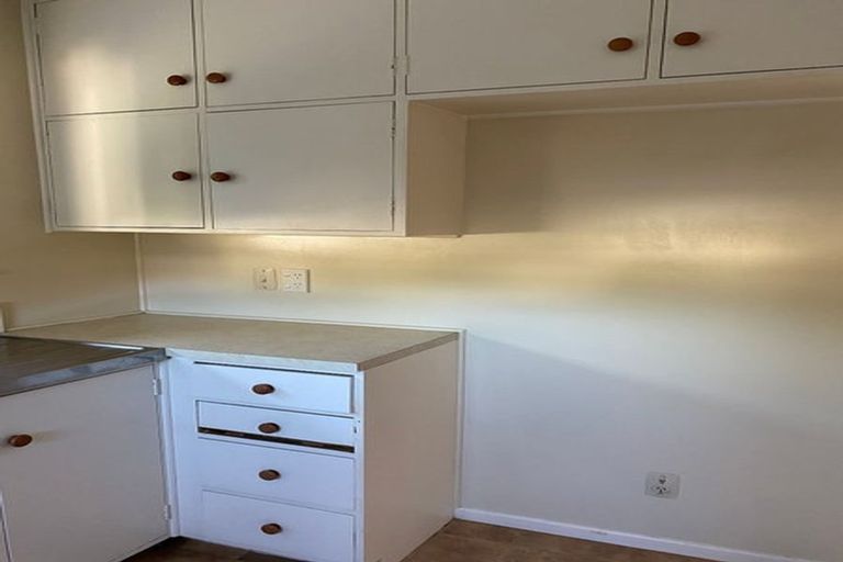 Photo of property in 1/10 Ocean View Road, Northcote, Auckland, 0627