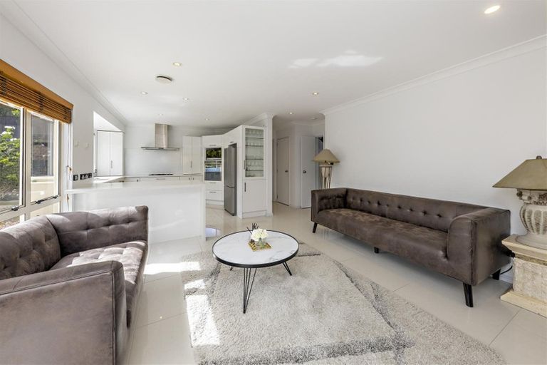 Photo of property in 14 Brooke Ridge Rise, East Tamaki Heights, Auckland, 2016