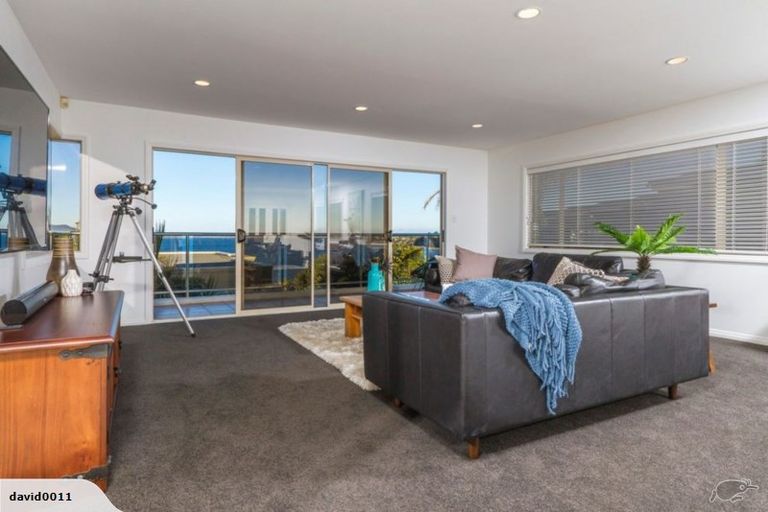 Photo of property in 2/25 Churchill Road, Murrays Bay, Auckland, 0630