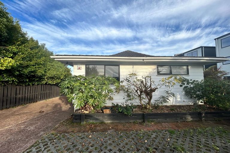 Photo of property in 17 Tomintoul Place, Highland Park, Auckland, 2010