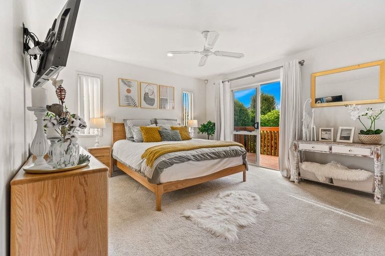 Photo of property in 8 Toledo Avenue, Henderson, Auckland, 0612