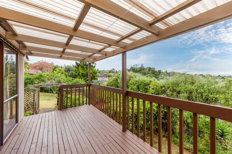 Photo of property in 1/48 Lemnos Place, Titirangi, Auckland, 0604