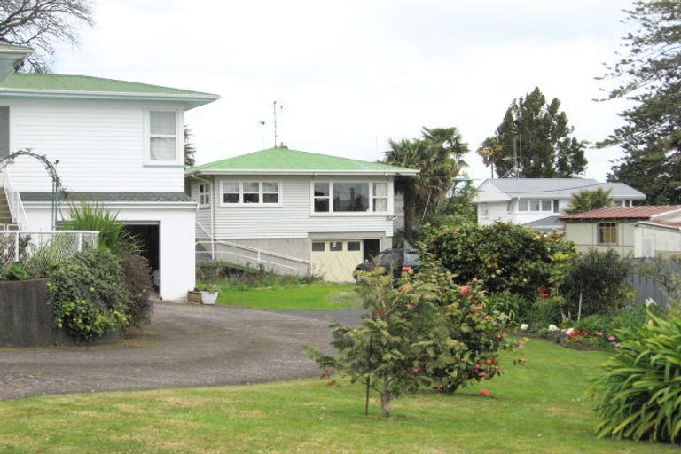 Photo of property in 104 Brunton Crescent, Thames, 3500