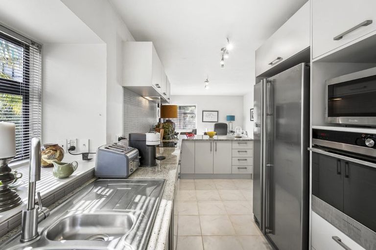 Photo of property in 2/16 Law Street, Torbay, Auckland, 0630