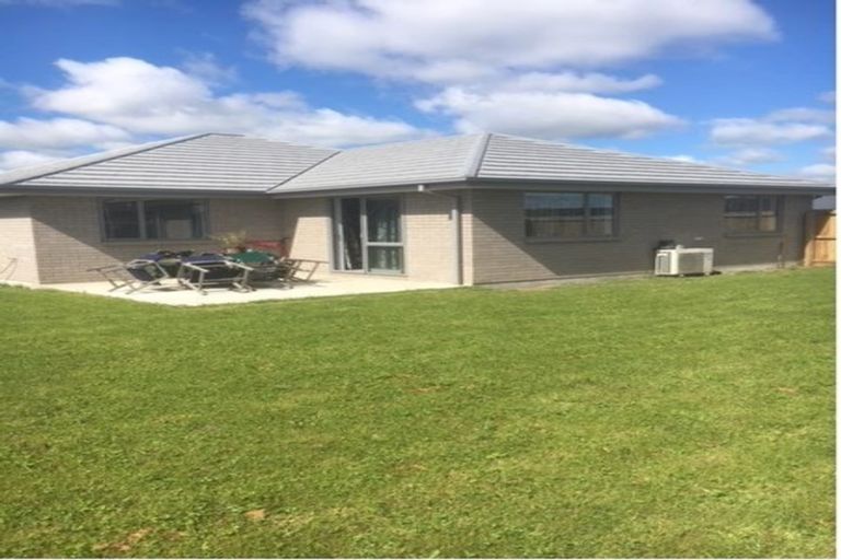 Photo of property in 100 Strauss Drive, Rolleston, 7614