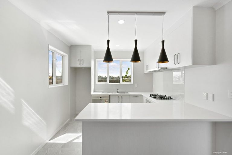 Photo of property in 23 Warbler Crescent, Papakura, 2110