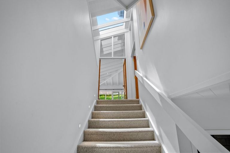 Photo of property in 7 Parr Terrace, Castor Bay, Auckland, 0620