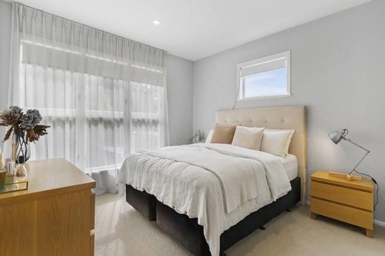 Photo of property in 1/60 Hillcrest Avenue, Hillcrest, Auckland, 0627