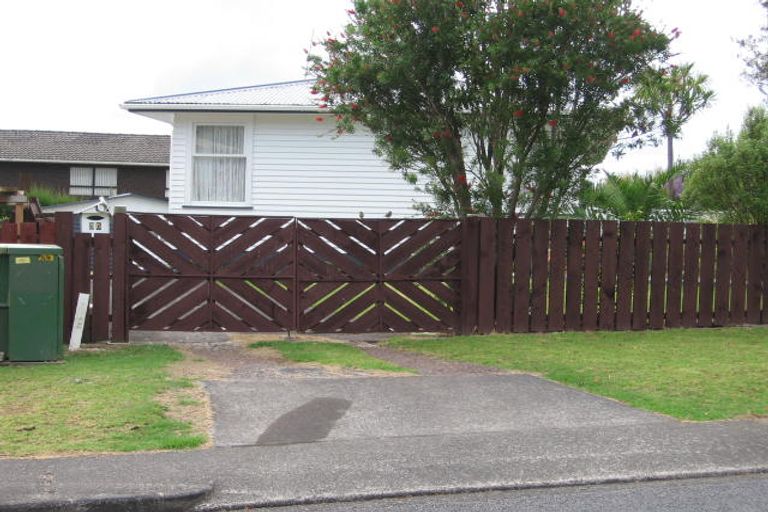 Photo of property in 35 Castleford Street, Green Bay, Auckland, 0604