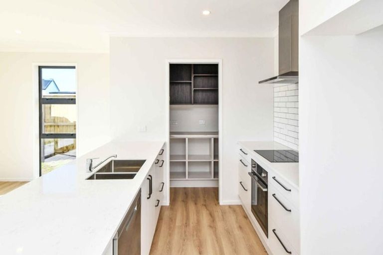 Photo of property in 32 Korowhiti Road, Clarks Beach, 2122