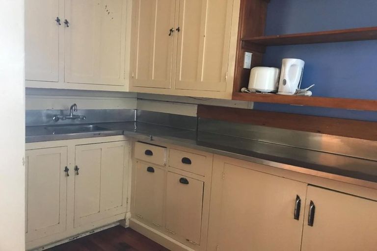 Photo of property in 6 Young Street, New Plymouth, 4310