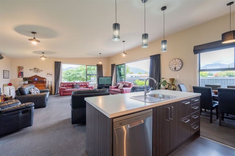 Photo of property in 21 Pop Andrew Drive, Te Anau, 9600