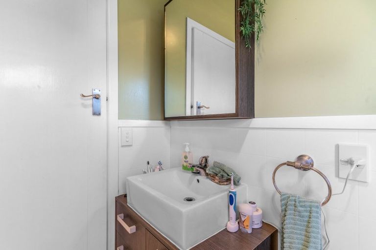 Photo of property in 1 Queen Street, Otautau, 9610