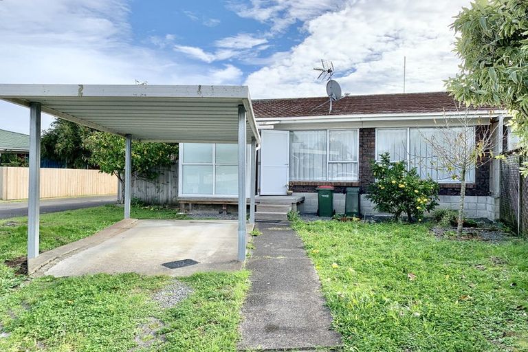 Photo of property in 1/42 Blacklock Avenue, Henderson, Auckland, 0612