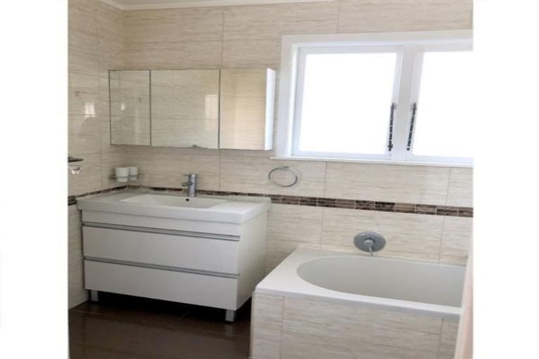 Photo of property in 82a Mokoia Road, Birkenhead, Auckland, 0626