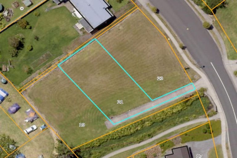 Photo of property in 21 Victoria Street, Coromandel, 3506