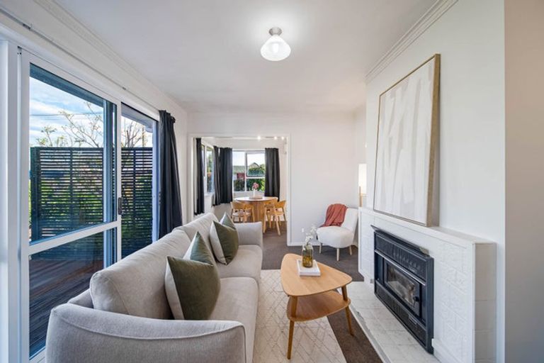 Photo of property in 64 Farquhars Road, Redwood, Christchurch, 8051