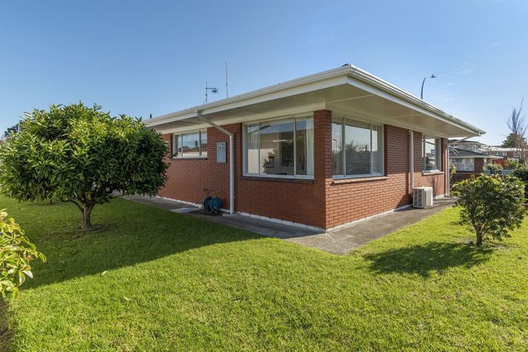 Photo of property in 2 Tupaea Place, Otumoetai, Tauranga, 3110
