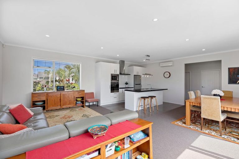 Photo of property in 1 Kapuka Street, Papamoa Beach, Papamoa, 3118