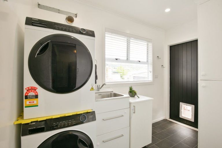 Photo of property in 9 Kowhai Street, Tawa, Wellington, 5028