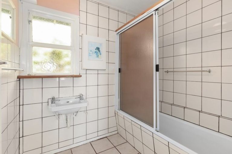 Photo of property in 21 Nikau Road, Point Howard, Lower Hutt, 5013