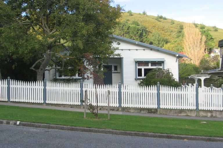Photo of property in 56 Norton Park Avenue, Fairfield, Lower Hutt, 5011