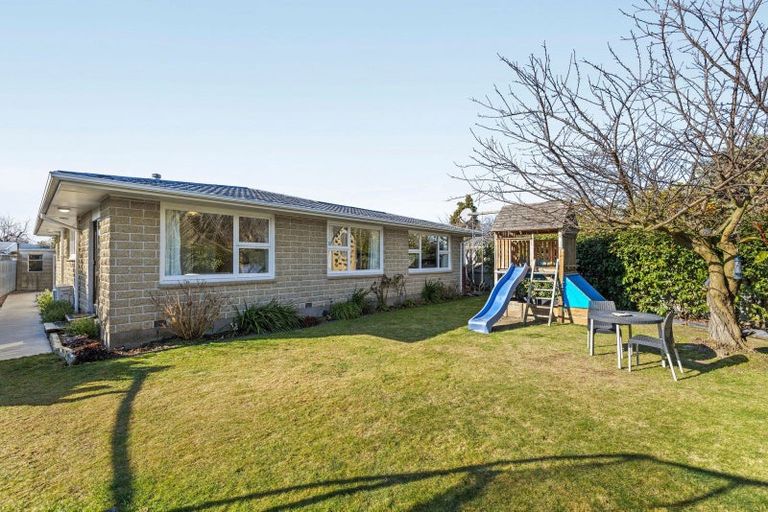 Photo of property in 11 Weston Place, Rangiora, 7400