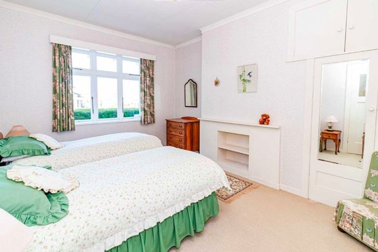 Photo of property in 12 Saint Leonard Street, Saint Johns Hill, Whanganui, 4501