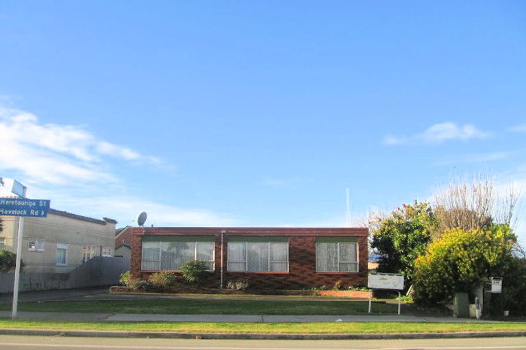 Photo of property in 2/1204 Heretaunga Street East, Parkvale, Hastings, 4122