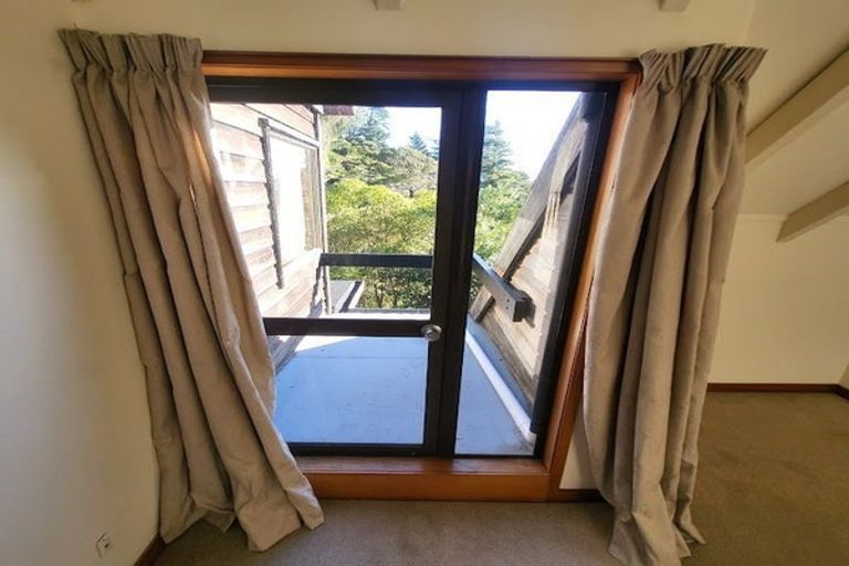 Photo of property in 7 Francis Bell Grove, Lowry Bay, Lower Hutt, 5013