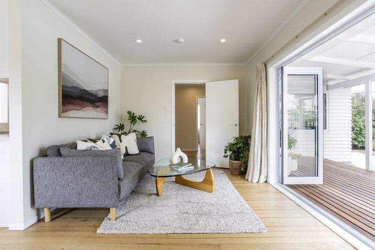 Photo of property in Peninsula Primary School, 61 Wharf Road, Te Atatu Peninsula, Auckland, 0610