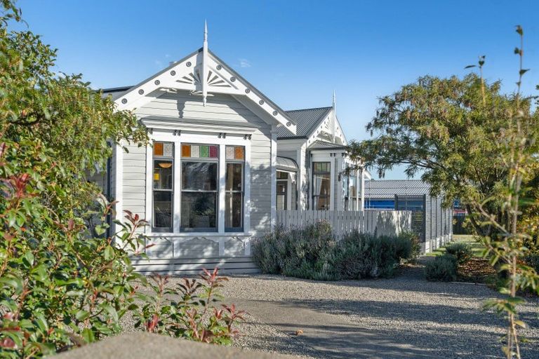 Photo of property in 260-262 High Street North, Carterton, 5713